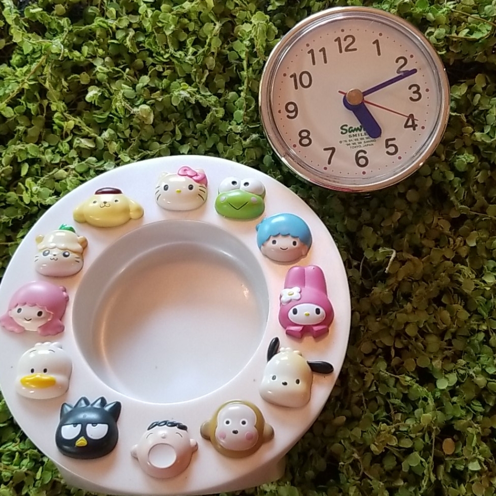 90's SANRIO Rare SMILES Cutest ICONIC HELLO KITTY Collectible ALL Friends CLOCK - Picture 10 of 16